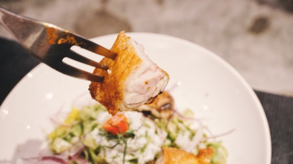 Pushpin 圖釘餐酒：Pushpin 圖釘餐酒｜高雄捷運鹽埕埔站1號出口｜營業直至初九之小酒館 ｜高雄駁二過年小酌好去處