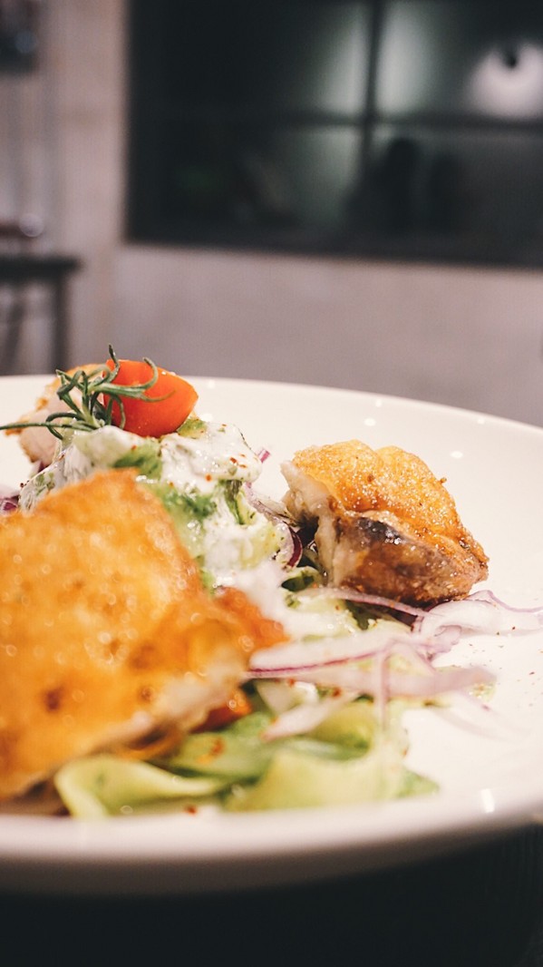 Pushpin 圖釘餐酒：Pushpin 圖釘餐酒｜高雄捷運鹽埕埔站1號出口｜營業直至初九之小酒館 ｜高雄駁二過年小酌好去處