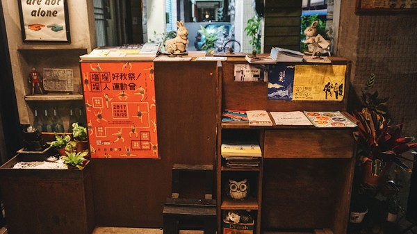 Pushpin 圖釘餐酒：Pushpin 圖釘餐酒｜高雄捷運鹽埕埔站1號出口｜營業直至初九之小酒館 ｜高雄駁二過年小酌好去處