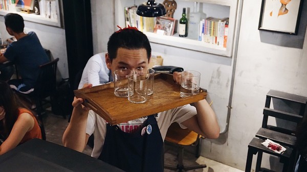 Pushpin 圖釘餐酒：Pushpin 圖釘餐酒｜高雄捷運鹽埕埔站1號出口｜營業直至初九之小酒館 ｜高雄駁二過年小酌好去處