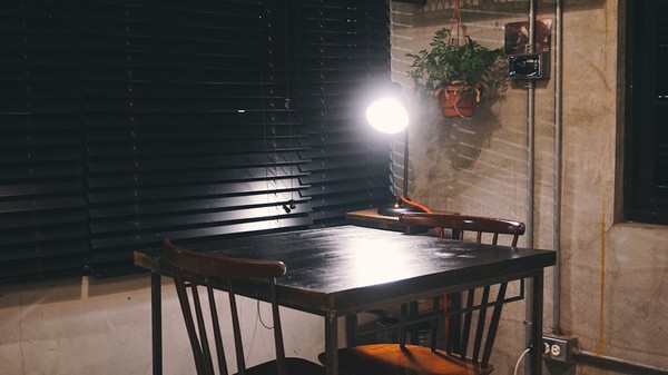 Pushpin 圖釘餐酒：Pushpin 圖釘餐酒｜高雄捷運鹽埕埔站1號出口｜營業直至初九之小酒館 ｜高雄駁二過年小酌好去處