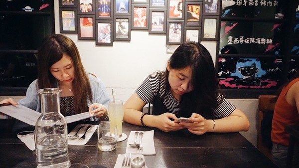 Pushpin 圖釘餐酒：Pushpin 圖釘餐酒｜高雄捷運鹽埕埔站1號出口｜營業直至初九之小酒館 ｜高雄駁二過年小酌好去處