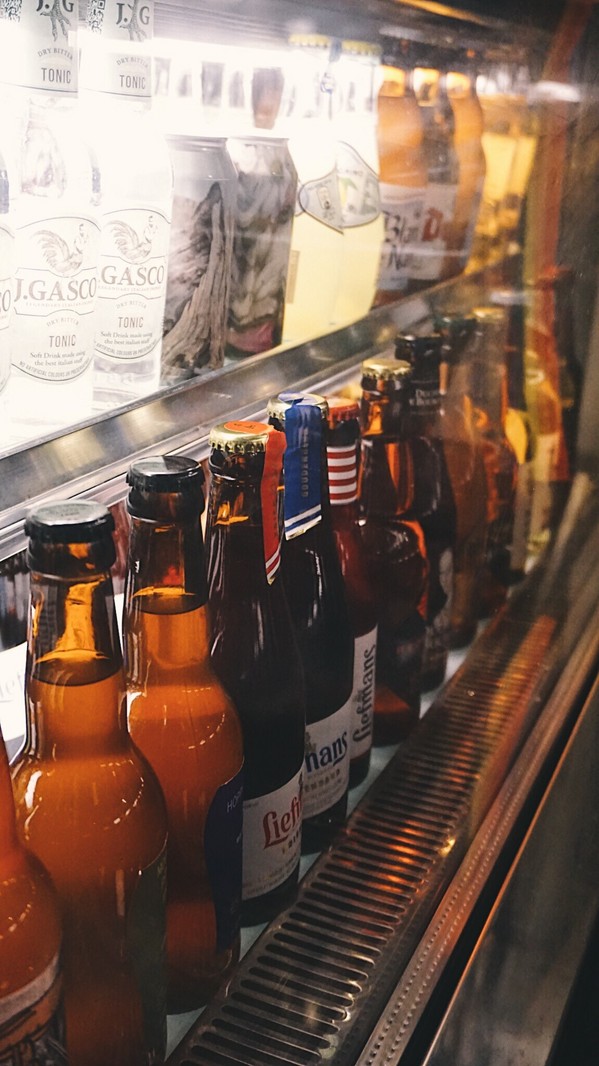 Pushpin 圖釘餐酒：Pushpin 圖釘餐酒｜高雄捷運鹽埕埔站1號出口｜營業直至初九之小酒館 ｜高雄駁二過年小酌好去處