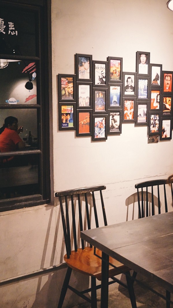 Pushpin 圖釘餐酒：Pushpin 圖釘餐酒｜高雄捷運鹽埕埔站1號出口｜營業直至初九之小酒館 ｜高雄駁二過年小酌好去處