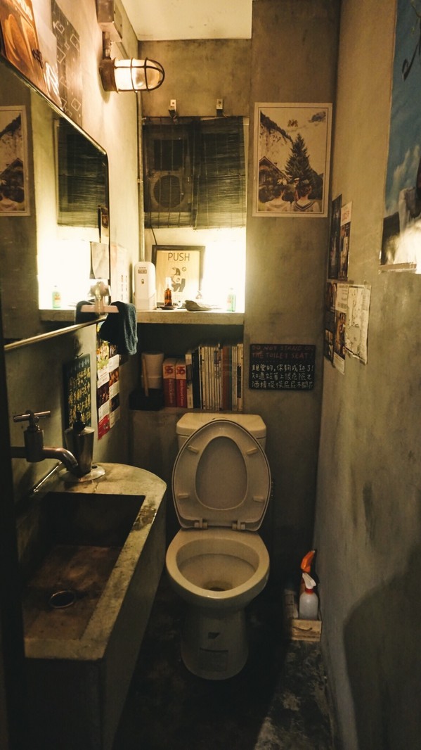 Pushpin 圖釘餐酒：Pushpin 圖釘餐酒｜高雄捷運鹽埕埔站1號出口｜營業直至初九之小酒館 ｜高雄駁二過年小酌好去處