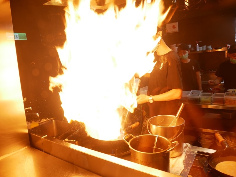 【東區台灣店】炎神拉麵-1300度炙燒日本拉麵