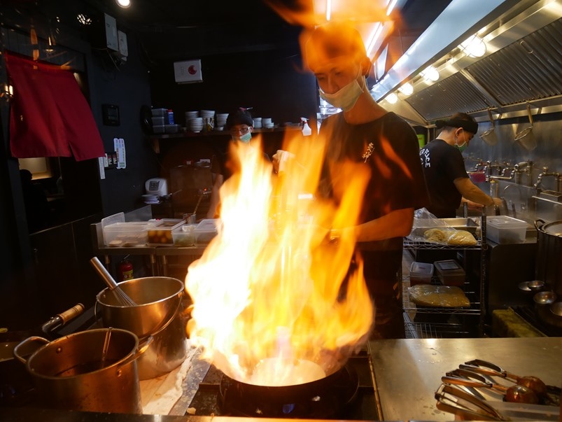 【東區台灣店】炎神拉麵-1300度炙燒日本拉麵