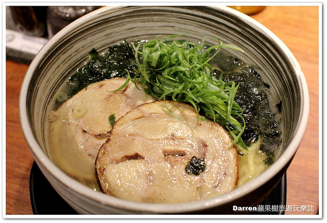 『台北東區拉麵店』札幌炎神拉麵★來自北海道1300度高溫炙燒拉麵炎之技視覺效果超震撼/捷運國父紀念館站美食