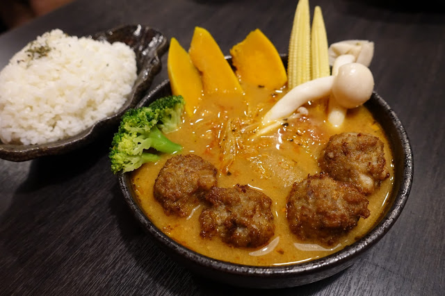[食記] 札幌炎神拉麵(台灣店)。豬肉丸子湯咖哩 (限定版)