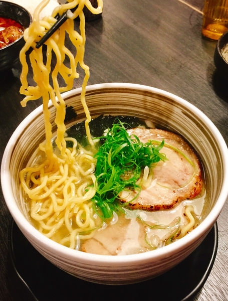 [大安區 捷運國父紀念館站］札幌 炎神拉麵 台灣店 札幌人氣火焰炙燒味噌拉麵 ！北海道湯咖喱！東區巷弄內的人氣拉麵店(附完整菜單Menu)