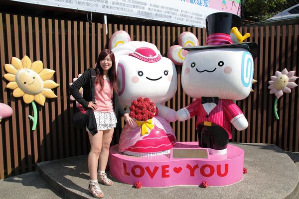 水月灣仙境內灣動漫園區:【新竹景點】饅頭家族愛情花園~免費景點親子遊、內灣好神文創館、親子互動、幸福愛情、平安吉祥和財運富貴通通都一次祈求到位囉