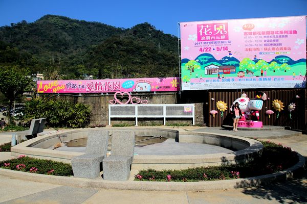 水月灣仙境內灣動漫園區:【新竹景點】饅頭家族愛情花園~免費景點親子遊、內灣好神文創館、親子互動、幸福愛情、平安吉祥和財運富貴通通都一次祈求到位囉