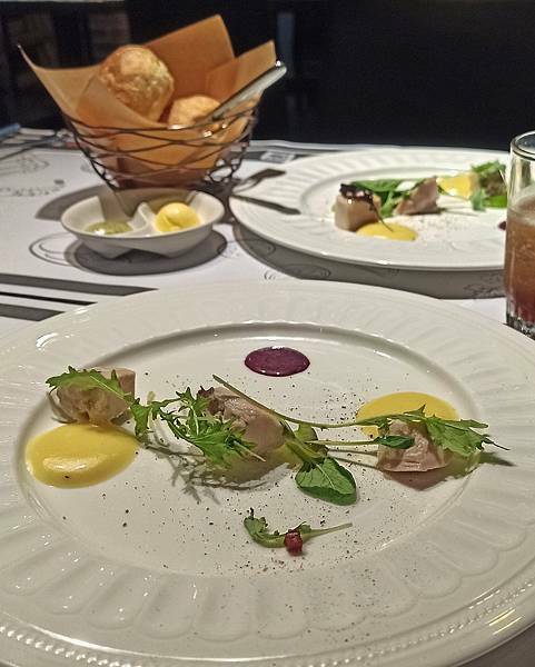 大安區牛排 | 凱恩斯岩燒牛排 台北大安店 400度岩石燒烤 自己動手烤牛排