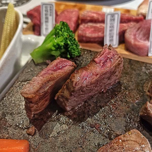 大安區牛排 | 凱恩斯岩燒牛排 台北大安店 400度岩石燒烤 自己動手烤牛排