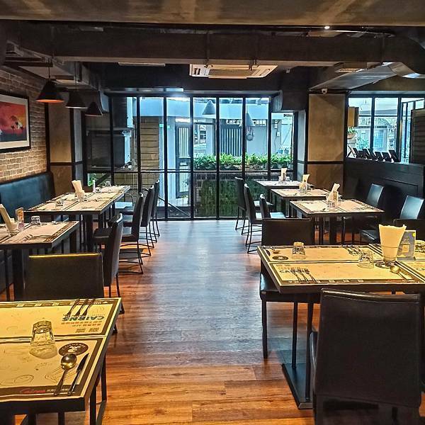 大安區牛排 | 凱恩斯岩燒牛排 台北大安店 400度岩石燒烤 自己動手烤牛排