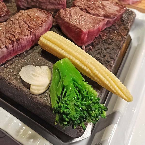 大安區牛排 | 凱恩斯岩燒牛排 台北大安店 400度岩石燒烤 自己動手烤牛排