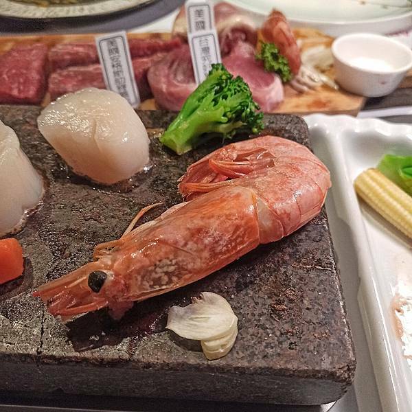 大安區牛排 | 凱恩斯岩燒牛排 台北大安店 400度岩石燒烤 自己動手烤牛排