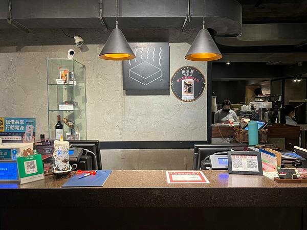 (台北牛排館)凱恩斯岩燒牛排~仁愛圓環超人氣牛排老店!獨特岩