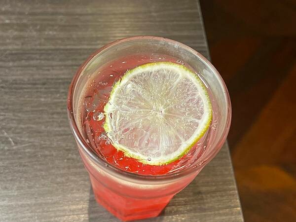 (台北牛排館)凱恩斯岩燒牛排~仁愛圓環超人氣牛排老店!獨特岩