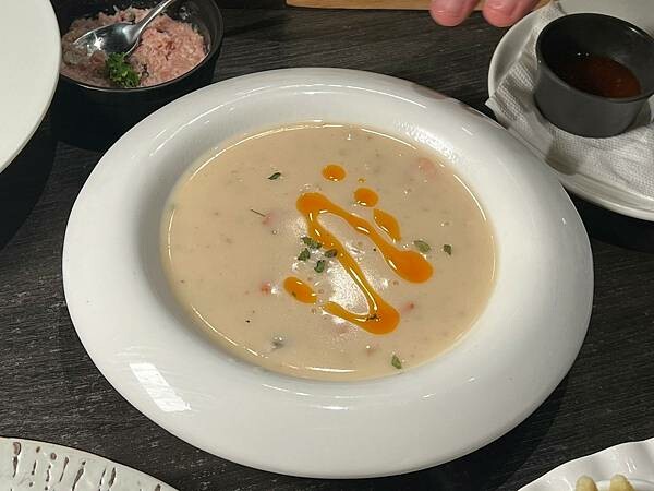 (台北牛排館)凱恩斯岩燒牛排~仁愛圓環超人氣牛排老店!獨特岩