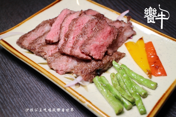 饗牛二館:新莊人氣溫體牛火鍋『饗牛二館-火鍋·鮮牛肉專賣店』熱炒/牛肉麵/牛排一樣厚的肉塊煮火鍋