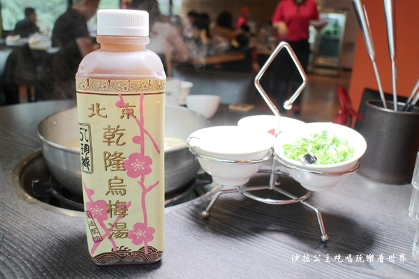 饗牛二館:新莊人氣溫體牛火鍋『饗牛二館-火鍋·鮮牛肉專賣店』熱炒/牛肉麵/牛排一樣厚的肉塊煮火鍋