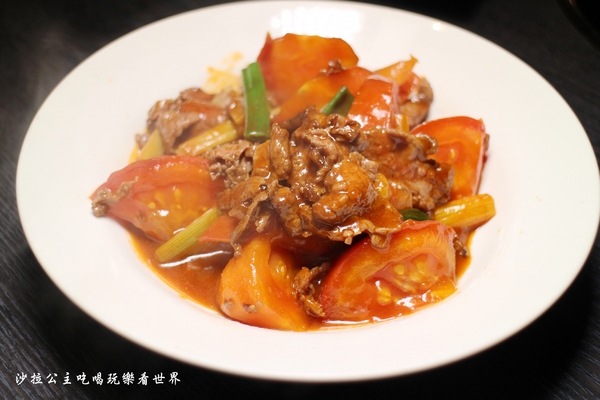 饗牛二館:新莊人氣溫體牛火鍋『饗牛二館-火鍋·鮮牛肉專賣店』熱炒/牛肉麵/牛排一樣厚的肉塊煮火鍋