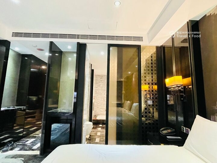 南投埔里親子家庭住宿：冠月精品旅館。近市區、大空間、乾淨、舒適、價格親民，提供免費停車場、租車與接駁服務 @魚兒 x 牽手明太子的「視」界旅行