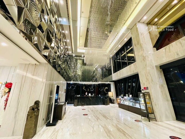 南投埔里親子家庭住宿：冠月精品旅館。近市區、大空間、乾淨、舒適、價格親民，提供免費停車場、租車與接駁服務 @魚兒 x 牽手明太子的「視」界旅行