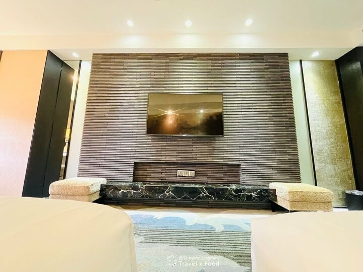 南投埔里親子家庭住宿：冠月精品旅館。近市區、大空間、乾淨、舒適、價格親民，提供免費停車場、租車與接駁服務 @魚兒 x 牽手明太子的「視」界旅行