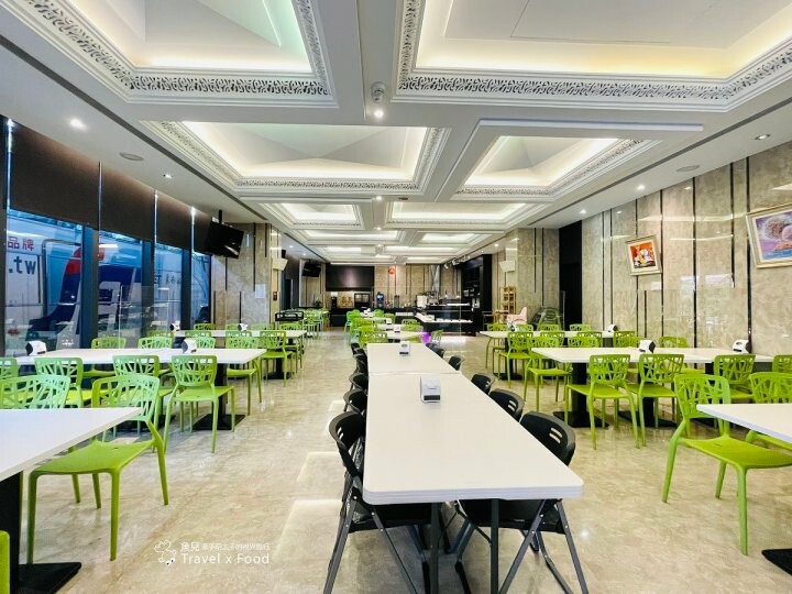 南投埔里親子家庭住宿：冠月精品旅館。近市區、大空間、乾淨、舒適、價格親民，提供免費停車場、租車與接駁服務 @魚兒 x 牽手明太子的「視」界旅行