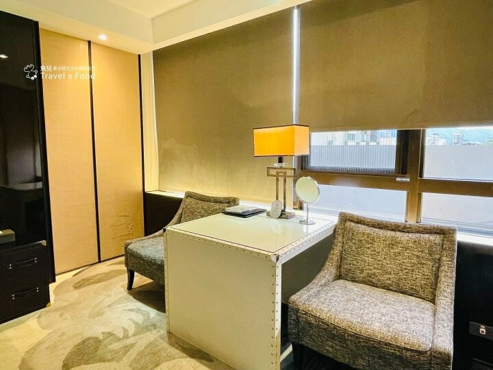 南投埔里親子家庭住宿：冠月精品旅館。近市區、大空間、乾淨、舒適、價格親民，提供免費停車場、租車與接駁服務 @魚兒 x 牽手明太子的「視」界旅行