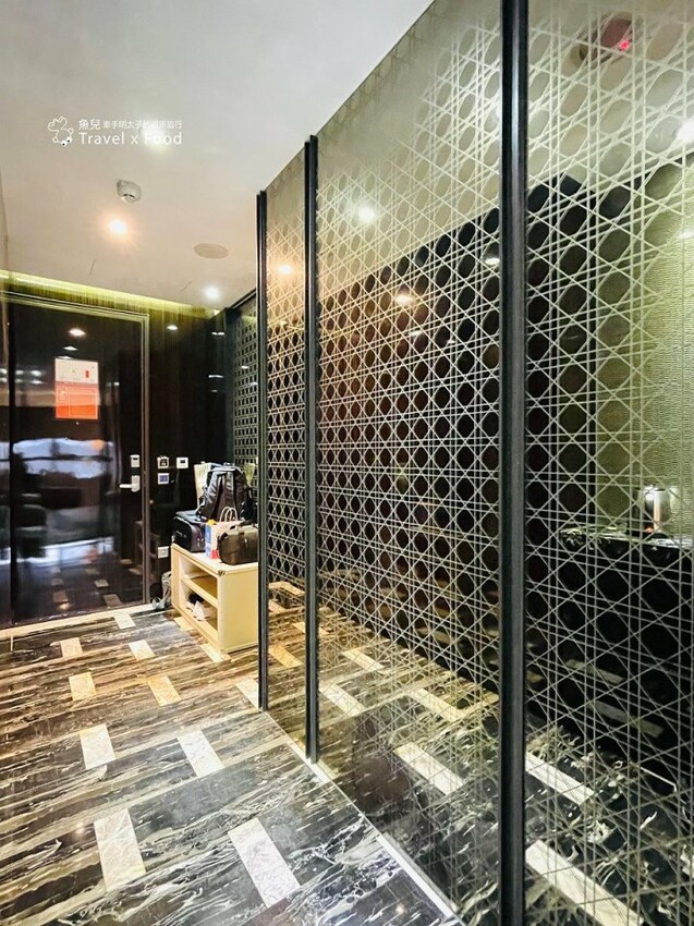 南投埔里親子家庭住宿：冠月精品旅館。近市區、大空間、乾淨、舒適、價格親民，提供免費停車場、租車與接駁服務 @魚兒 x 牽手明太子的「視」界旅行