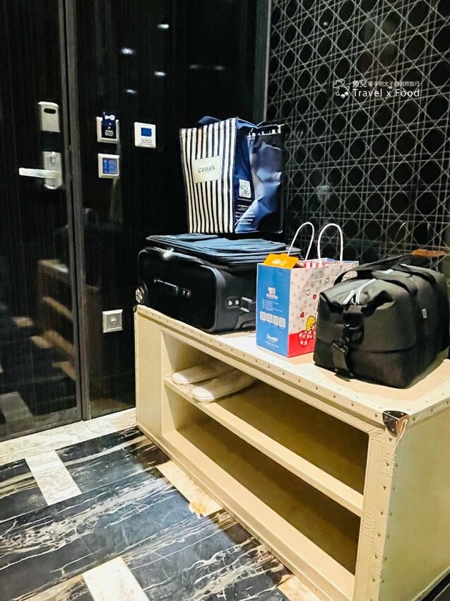 南投埔里親子家庭住宿：冠月精品旅館。近市區、大空間、乾淨、舒適、價格親民，提供免費停車場、租車與接駁服務 @魚兒 x 牽手明太子的「視」界旅行