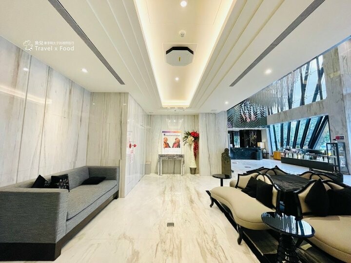 南投埔里親子家庭住宿：冠月精品旅館。近市區、大空間、乾淨、舒適、價格親民，提供免費停車場、租車與接駁服務 @魚兒 x 牽手明太子的「視」界旅行