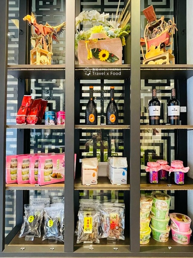 南投埔里親子家庭住宿：冠月精品旅館。近市區、大空間、乾淨、舒適、價格親民，提供免費停車場、租車與接駁服務 @魚兒 x 牽手明太子的「視」界旅行