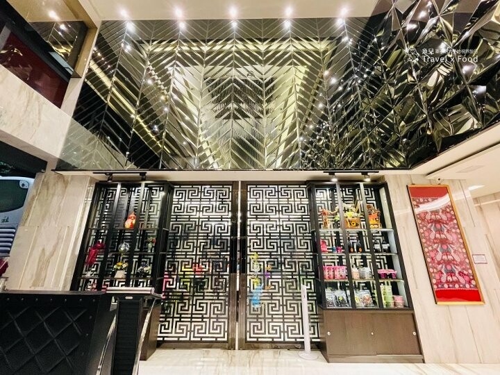 南投埔里親子家庭住宿：冠月精品旅館。近市區、大空間、乾淨、舒適、價格親民，提供免費停車場、租車與接駁服務 @魚兒 x 牽手明太子的「視」界旅行