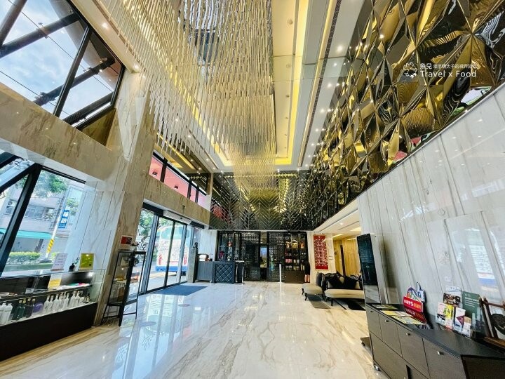 南投埔里親子家庭住宿：冠月精品旅館。近市區、大空間、乾淨、舒適、價格親民，提供免費停車場、租車與接駁服務 @魚兒 x 牽手明太子的「視」界旅行