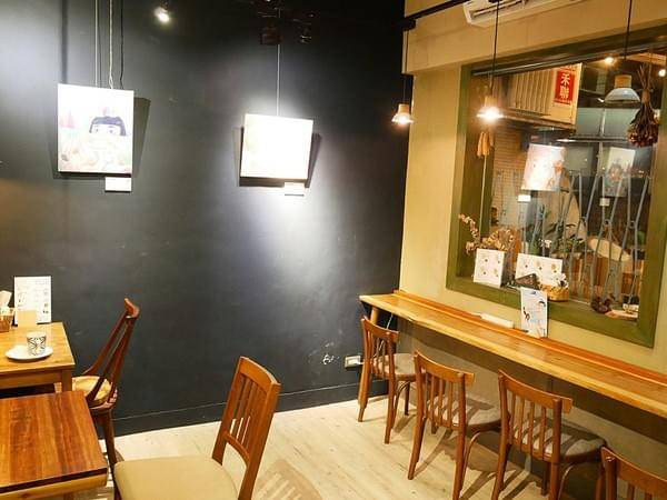 Awhile 外兒小館:Awhile 外兒小館-板橋巷弄內特色餐館 結合台灣茶、咖啡、藝術和復古生活 很適合慢活的空間 快來用餐看畫展吧