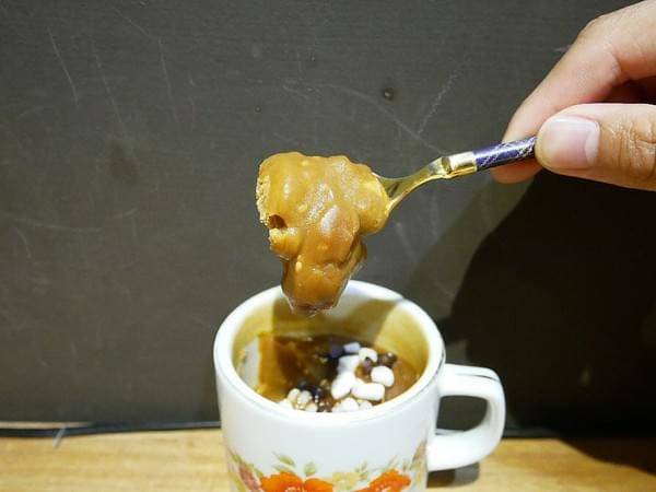 Awhile 外兒小館:Awhile 外兒小館-板橋巷弄內特色餐館 結合台灣茶、咖啡、藝術和復古生活 很適合慢活的空間 快來用餐看畫展吧