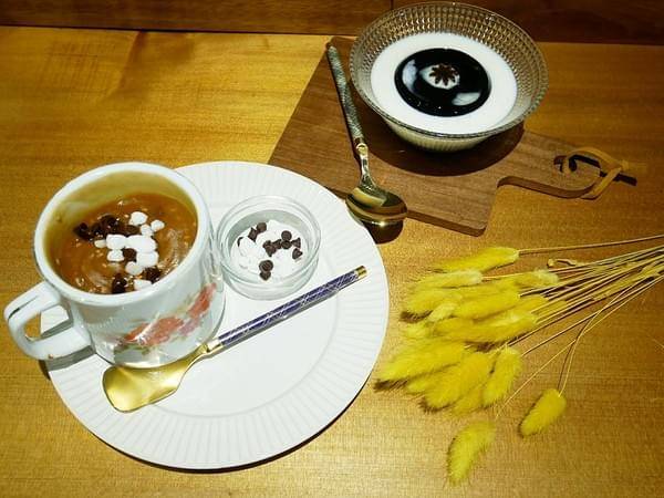 Awhile 外兒小館:Awhile 外兒小館-板橋巷弄內特色餐館 結合台灣茶、咖啡、藝術和復古生活 很適合慢活的空間 快來用餐看畫展吧