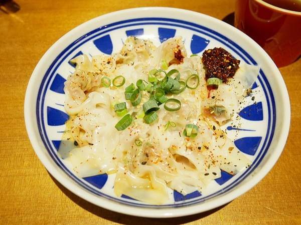 Awhile 外兒小館:Awhile 外兒小館-板橋巷弄內特色餐館 結合台灣茶、咖啡、藝術和復古生活 很適合慢活的空間 快來用餐看畫展吧