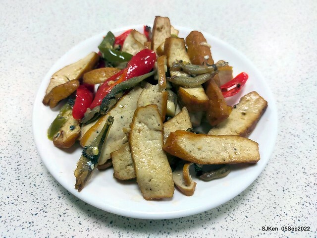 (南港美食)「山東餃子館」(Pork-chives dumpling , Big Braised Noodles store), Taipei, Taiwan, Sep 5, 2022.