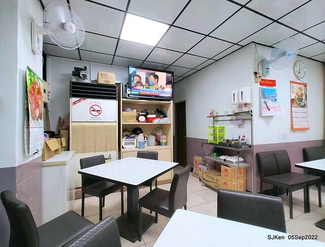 (南港美食)「山東餃子館」(Pork-chives dumpling , Big Braised Noodles store), Taipei, Taiwan, Sep 5, 2022.