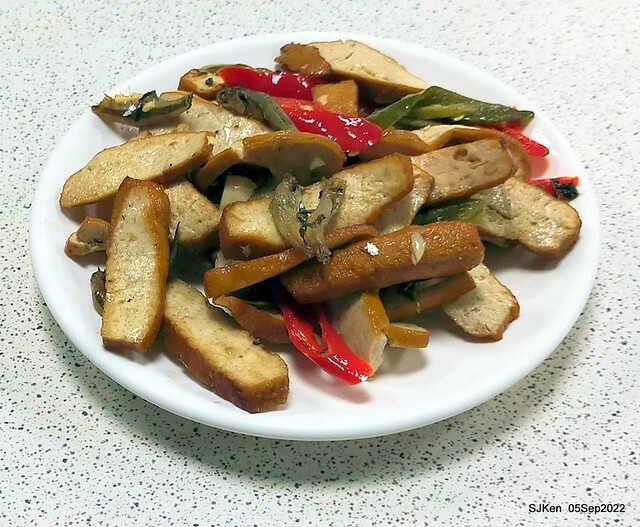 (南港美食)「山東餃子館」(Pork-chives dumpling , Big Braised Noodles store), Taipei, Taiwan, Sep 5, 2022.