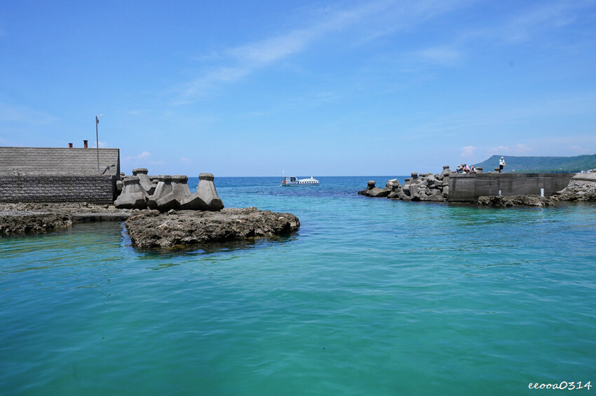 紅柴坑漁港旁「阿三哥海產店」，坐擁小漁港無敵美景，墾丁海鮮餐