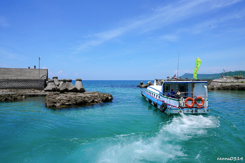 紅柴坑漁港旁「阿三哥海產店」，坐擁小漁港無敵美景，墾丁海鮮餐