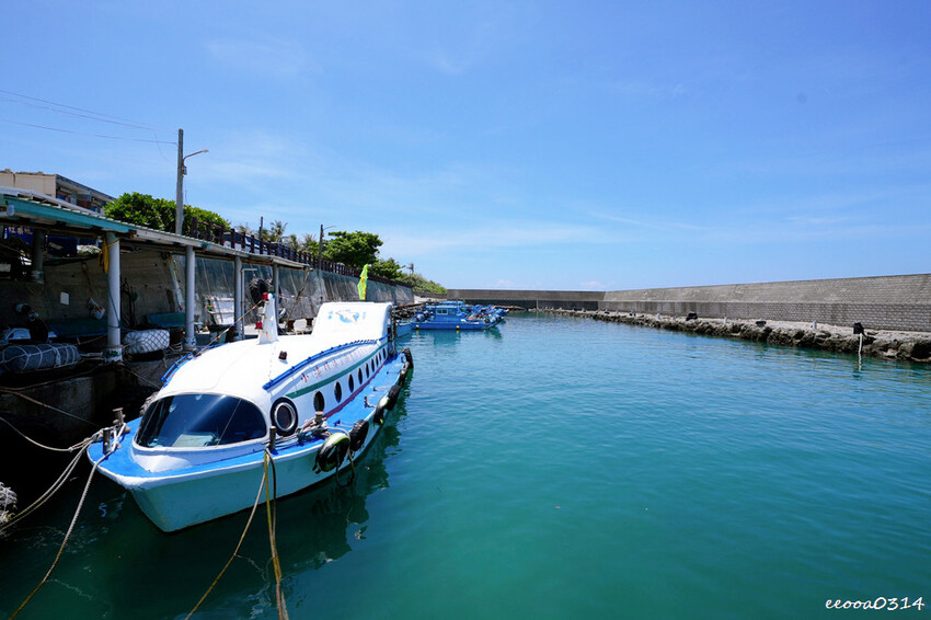 紅柴坑漁港旁「阿三哥海產店」，坐擁小漁港無敵美景，墾丁海鮮餐