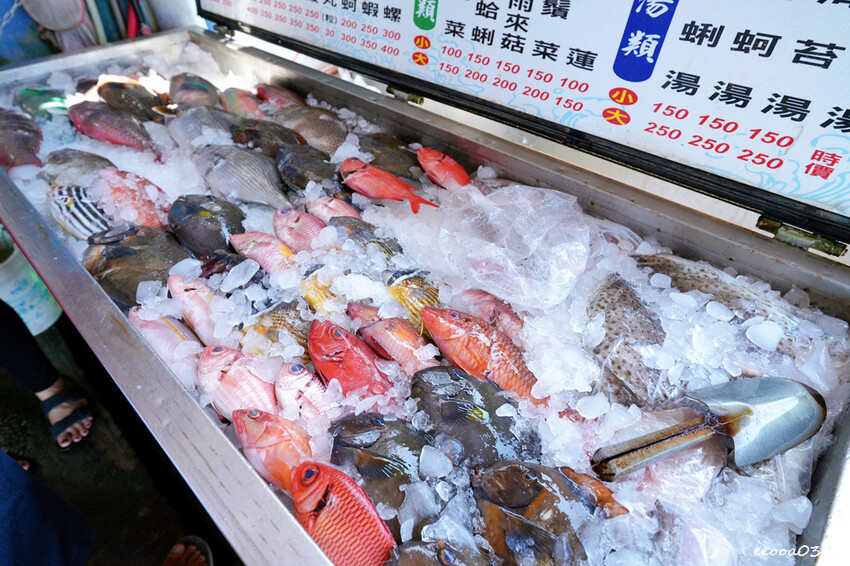 紅柴坑漁港旁「阿三哥海產店」，坐擁小漁港無敵美景，墾丁海鮮餐