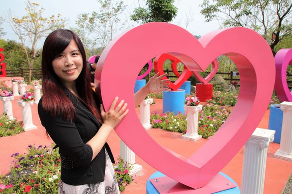 今夜星辰休閒農場：【彰化景點】今夜星辰休閒農場。超浪漫的LOVE愛心場景/童話般的婚紗外拍場景/草泥馬&駱馬&小動物餵食/情侶親子的輕旅行